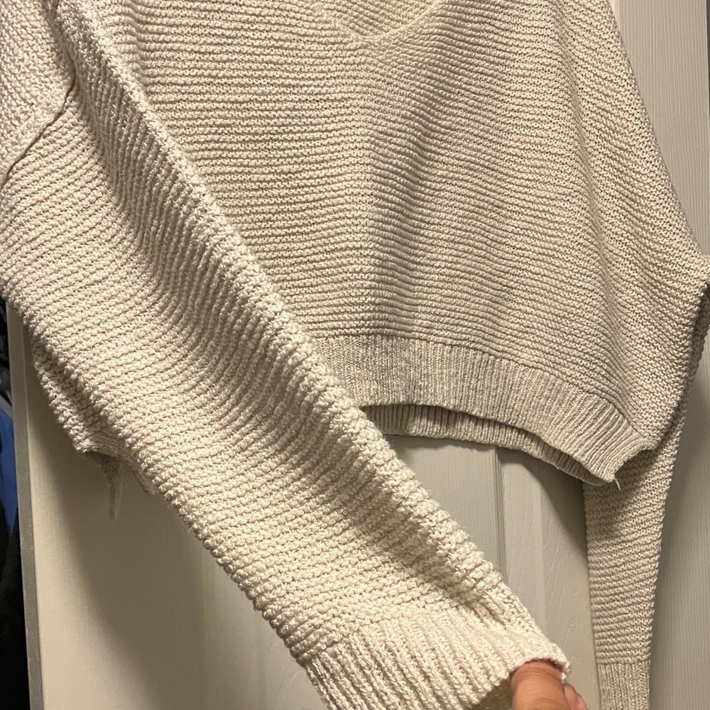 Stylish V-Neck Sweater in Cream - Picture 6 of 11